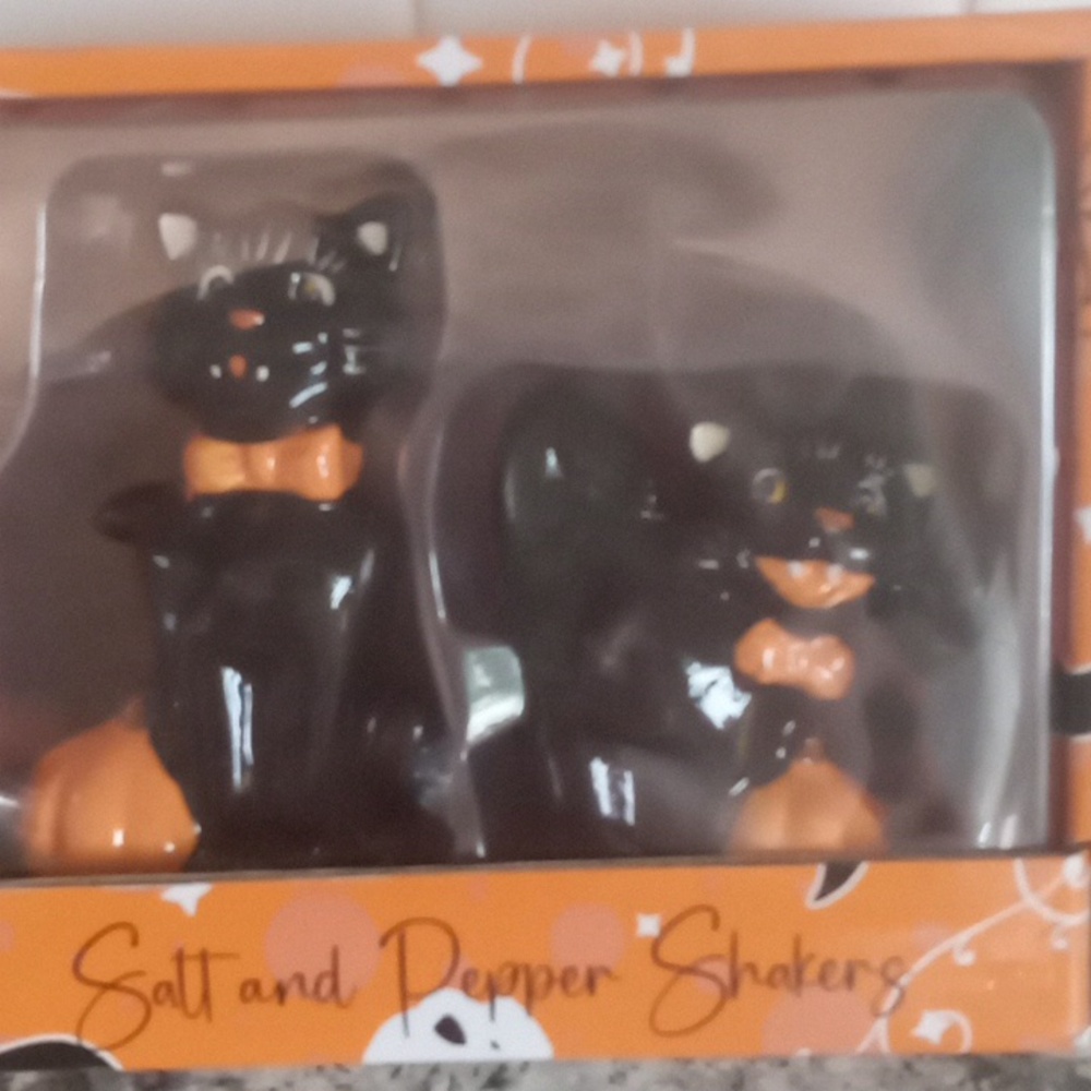 Halloween Cats Salt. & Pepper Shakers 🐈🐈🐈